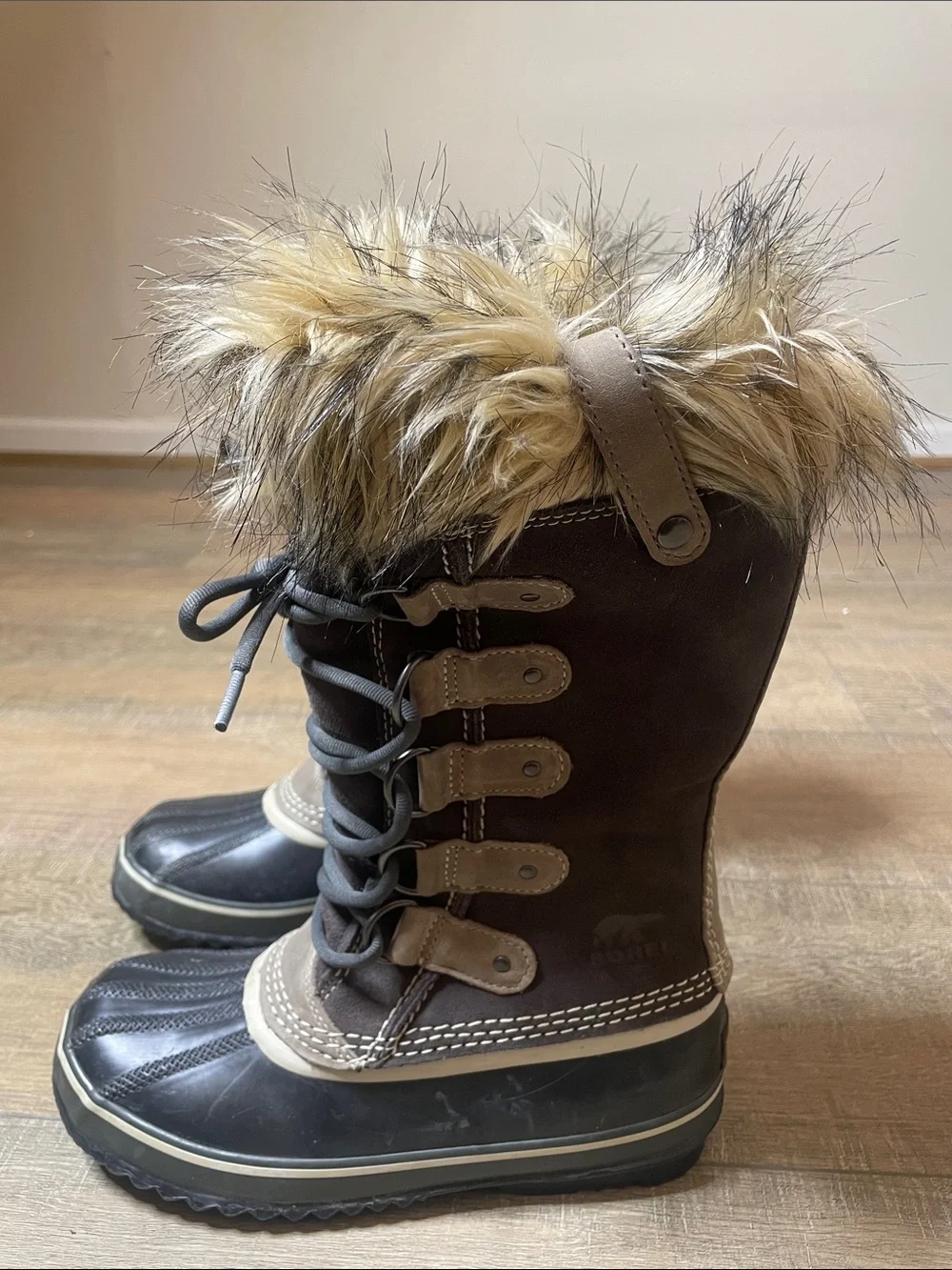 Sorel Joan Women’s Faux Fur Trim Winter Snow Boots in Brown and Black Size 7